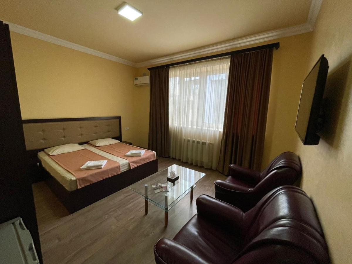 Mbm Hotel Erévan Extérieur photo