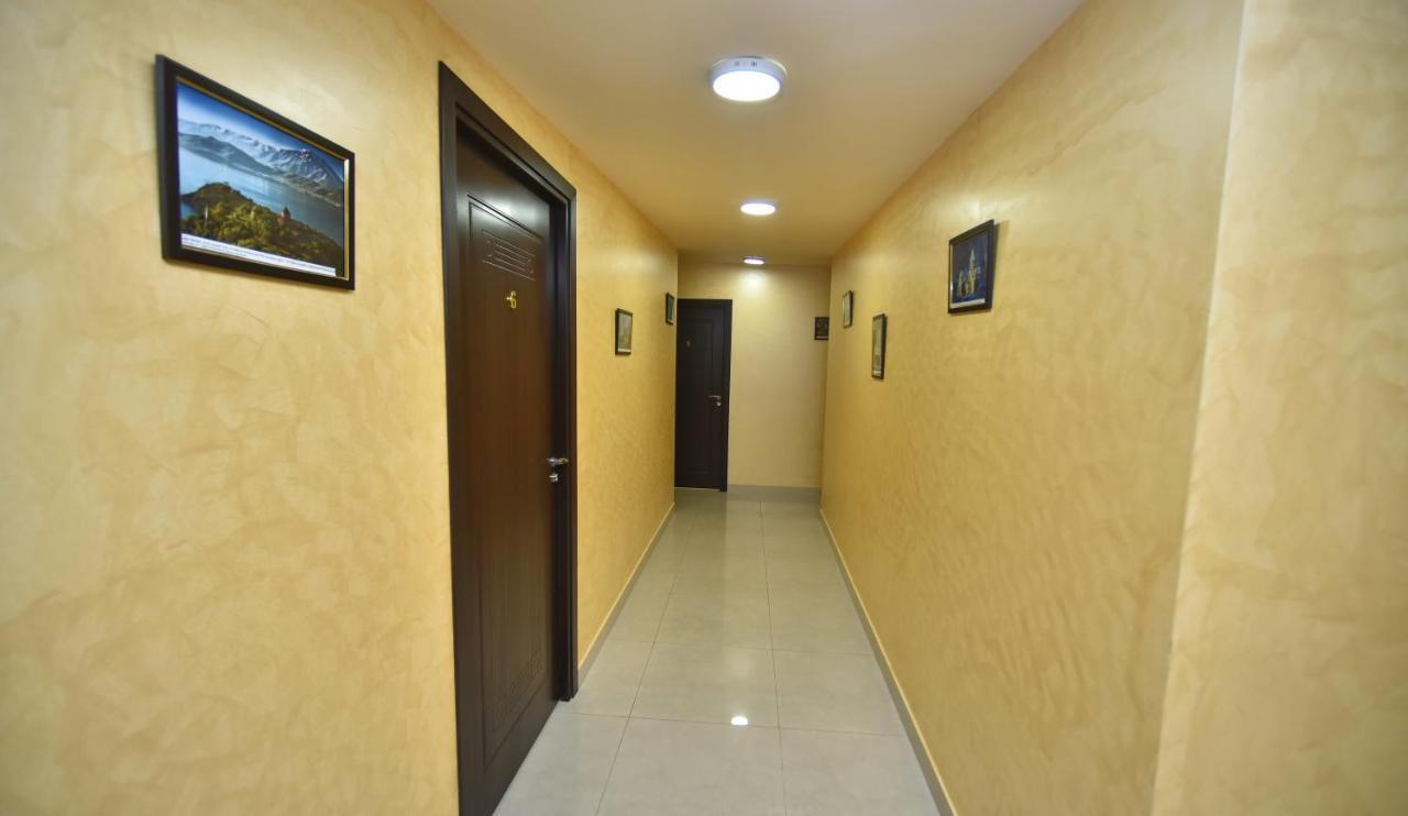Mbm Hotel Erévan Extérieur photo